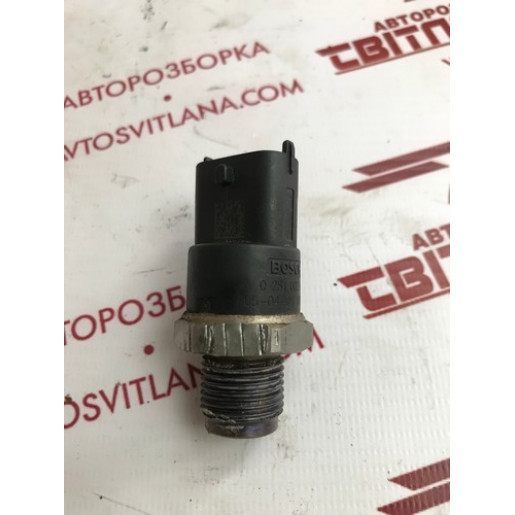Датчик тиску палива Kia Sorento 2.5CRDI 2002-2009 0281002568